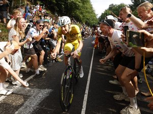 VIDÉOS. Tour de France 2026, étape 14 : Pogacar assomme encore la concurrence, Seixas s'accroche à ses basques, revivez le final
