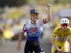 VIDÉOS. Tour de France 2026, étape 15 : Evenepoel s'impose avec Pogacar dans sa roue, Vingegaard chute et abandonne, Seixas toujours au pied du podium