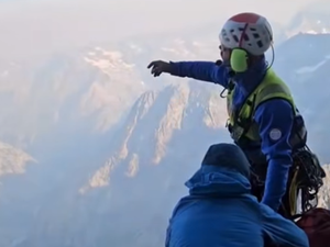 VIDÉO. Blessés l'un après l'autre par des chutes de pierres, deux alpinistes passent deux nuits sous l'orage à plus de 3 000 mètres d'altitude