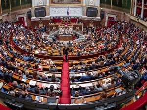 Gestion de l'eau face à la sécheresse, abattage des loups, pesticides, ce que contient le projet de loi d'urgence agricole adopté par le Sénat, la ministre Monique Barbut sur le départ