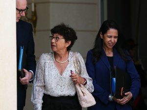 Coup de théâtre : la démission de Monique Barbut refusée, la ministre va "poursuivre sa mission à la demande" d'Emmanuel Macron