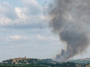 "Une épreuve terrible et particulièrement symbolique" : en pleine période d'incendies géants, une caserne de pompiers d'Occitanie réduite en cendres