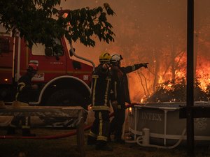 DIRECT. Incendies : 42 000 hectares brûlés en Gironde, nouvelles évacuations, autoroute partiellement fermée... suivez l'évolution de la situation