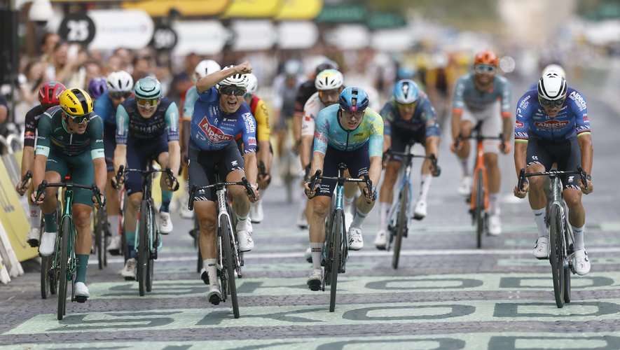 Van der Poel d’un souffle sur les Champs après un final explosif.