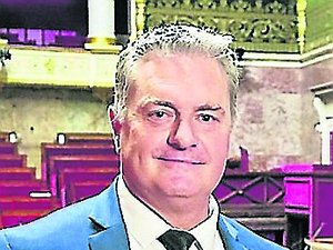 "Dangereux pour la santé humaine et la biodiversité" : le député de l'Aveyron Laurent Alexandre s'oppose au projet de loi d'urgence agricole