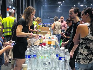 "Cela nous a pris aux tripes de voir toutes ces personnes désespérées" : agriculteurs, ambulanciers, anonymes, une solidarité exceptionnelle en Gironde et dans les Landes en proie aux incendies