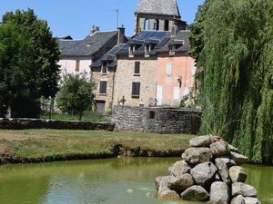 "Mettre en lumière l'excellent accueil proposé dans l'Aveyron" : l'Agence départementale de l'attractivité et du tourisme et les Logis hôtels unissent leurs compétences