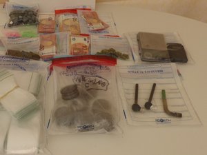 "Ils vendaient la drogue à la fenêtre" : des riverains donnent l'alerte, les surveillances portent leurs fruits, quatre interpellations pour un trafic de stupéfiants