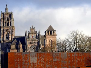500 ans du clocher de la cathédrale de Rodez (6/11) : avec ses 310 000 visiteurs annuels, plus qu'un symbole de la ville, l'édifice est un "phare" du tourisme local
