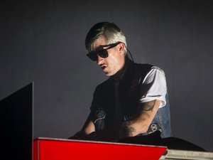 Kavinsky : De "Nightcall" dans "Drive" avec Ryan Gosling à l'affiche aux JO de Paris aux côtés d'Angèle, le DJ français, légende de la French Touch, retrouvé mort à son domicile, une enquête ouverte