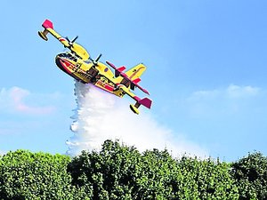 Canadair : "un important retard dans le renouvellement de la flotte", la promesse non tenue d'Emmanuel Macron