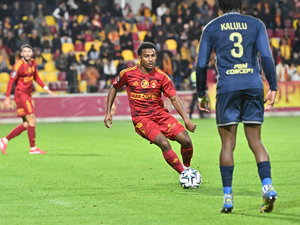 Football - transfert : Mathys Tourraine, ancien joueur de Rodez, s'engage avec Pau