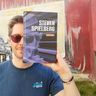 Victor Norek a publié le premier volume de " L’œuvre de Spielberg, l’art du blockbuster" en 2023 et le deuxième en 2025. Il y décrypte 35 films de celui qui est devenu l’un des plus grands réalisateurs de l’histoire du cinéma.