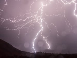 CARTE. Pluie intense et risque de grêle : Météo France bascule sept départements en vigilance orange orages dont cinq en Occitanie à partir de 15 h, quelles sont les régions concernées ?