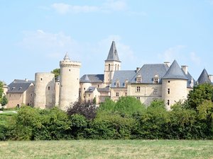 Suivez le guide... et les sentiers (5/7) : une vue imprenable sur le château de Bournazel pour récompenser une randonnée de 13,5 km