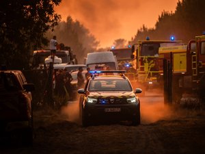 Incendie en Gironde : des pompiers ukrainiens font 52 heures de voyage à travers l'Europe pour aider contre les flammes, une première en France
