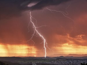 CARTES. Orages et canicule : 18 départements en vigilance orange et 48 en jaune ce mardi, le point sur les prévisions