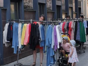 "Soutenir le commerce de proximité" et "offrir un moment d'attractivité fort" : à Rodez, des prix ronds et une braderie pour finir en beauté l'été des commerçants