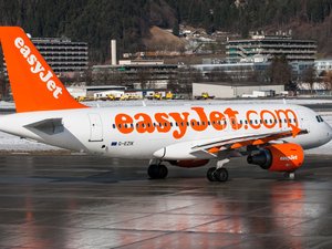 Départs en vacances : un préavis de grève dans la compagnie aérienne EasyJet déposé du 7 août au 2 septembre par les syndicats d'hôtesses et stewards