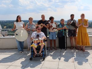 Lors de l’atelier de musicothérapie.