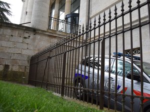 Absence totale de langage, couverts d'écchymoses et atteints de la gale : prison ferme pour la mère et son conjoint après de terribles maltraitances sur deux enfants de 3 et 4 ans à Millau