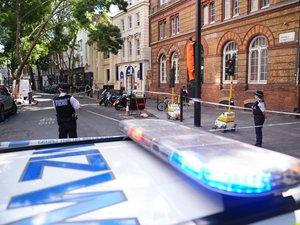 Attaque au couteau à Londres : une femme blesse quatre hommes dans le centre de la capitale, ce que l'on sait
