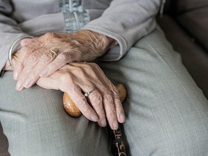 Il conserve le corps de sa mère dans un congélateur installé dans le salon et perçoit plus de 90 000 euros d'allocations pendant trois ans