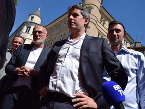 Atteint de Parkinson, politique favorable aux squatteurs... Comment des réseaux russes diffusent de fausses informations sur Gabriel Attal, Edouard Philippe et Raphaël Glucksmann