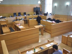 "J'ai eu tort de demander de l'argent de cette façon" : il poursuit son logeur avec un couteau de 25 cm, il écope de dix-huit mois de prison et d'une interdiction définitive du territoire français