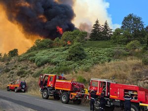 EN IMAGES. Incendie en Lozère : 120 pompiers et plus de 130 largages ont pu stopper la progression des flammes, 65 hectares sont partis en fumée