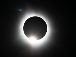 Éclipse solaire du 12 août : prendre une photo ou filmer le phénomène n'est pas sans risque, pour vous comme pour votre téléphone