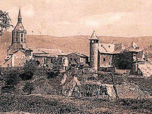Le château du vieux Firmi : dix-huit siècles d'histoire qui se feuillettent