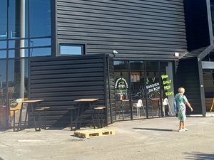 La boulangerie Ange s'installe aux portes de Rodez avec plus de 360 mètres carrés, un espace barista et sa terrasse