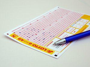 "C'est la toute première fois que l'on jouait ensemble au loto" : leur table au restaurant n'était pas encore prête, le couple décide d'aller jouer et découvre dix jours plus tard avoir décroché le jackpot