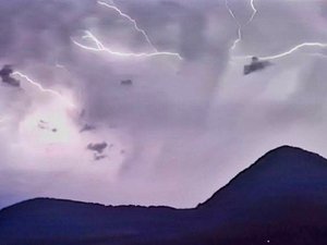 CARTES MÉTÉO. De forts orages et de la grêle possibles ce lundi en soirée : une deuxième nuit très électrique en Aveyron et en Occitanie ?