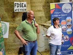 "Il nous faut entre 1 et 1,2 milliard d'euros" : en Aveyron, le président de la FNSEA, Arnaud Rousseau, en appelle au gouvernement pour aider les agriculteurs face à la sécheresse