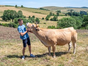: "C'est une fierté de faire ce métier" : le laguiolais Mathieu Imbert, future graine d'éleveurs ?