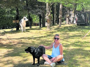 Dans les allées des campings (5/7) : à Estaing, Céline Riot et la vie "simplement simple" de la Cavalerie