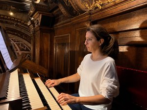 Marie-Cécile Lahor sera au clavier du grand orgue de Notre-Dame.