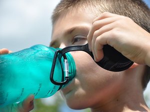 CARTE. Canicule : la totalité des départements en France maintenus en vigilance vendredi, voici lesquels sont en orange ou en jaune
