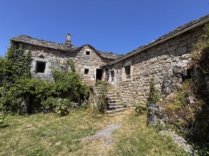 Votre été en Aveyron : un chantier "pour faire repartir le village", le hameau de La Roujarie invite à découvrir sa restauration