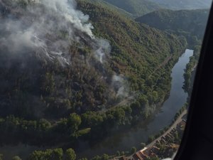 Incendie de Livinhac-le-Haut : le feu a repris ce jeudi en Aveyron et se dirige vers Viviez, des dizaines de pompiers toujours mobilisés