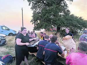 "J'ai tout de suite filé pour apporter mon aide" : une chaîne de solidarité s'organise depuis le début de l'incendie dans l'Ouest Aveyron