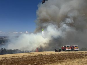 "Difficile à éteindre car situé dans une zone très escarpée" : une longue lutte contre l'incendie de l'Ouest Aveyron, des habitants ont été évacués par précaution