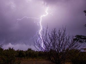 CARTE. Météo : en vigilance jaune orages, après le Tarn, l'Aveyron est le département de France le plus foudroyé ce samedi 15 août avec plus de 1 441 éclairs enregistrés