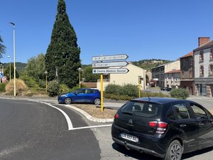 Decazeville. En Aveyron ou ailleurs, voici pourquoi certains panneaux de signalisation routière s'effacent