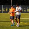 En orange, Fabien Druot, ici avec son binôme Rudy Auréjac lui aussi arrivé cet été, lors d’une séance d’entraînement au Trauc.