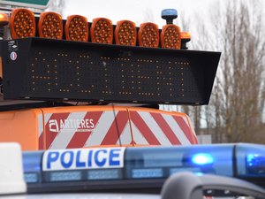 Le conducteur britannique oublie qu'on roule à droite en France et provoque un accident en se déportant sur l'autre voie