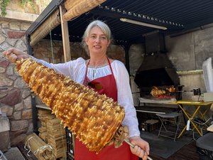 Les spécialités d'ici (6/7). "Il est destiné à être partagé lors d'événements familiaux particuliers ou pour offrir" : chez Ruthène expérience, Nathalie perpétue la tradition du gâteau à la broche