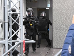 Un homme appelle la police pour avouer le meurtre de ses parents : un énorme dispositif déployé près d'Aurillac... pour rien, tout était faux